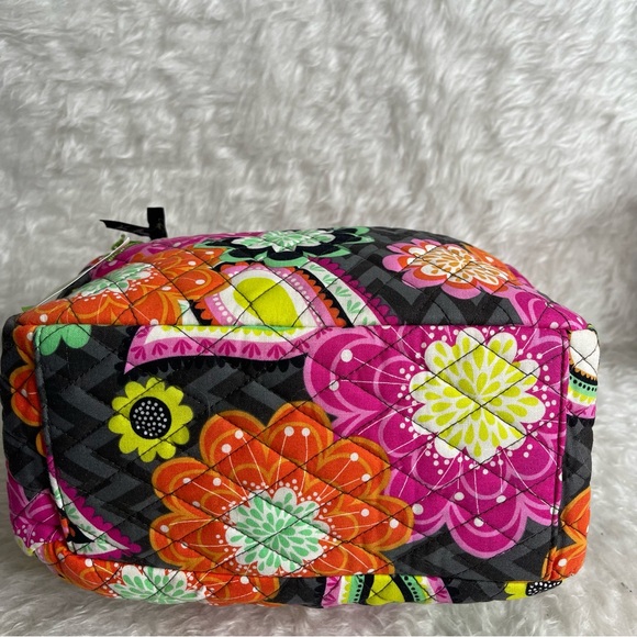 New Vera Bradley Ziggy Zinnia Crescent Handbag - Picture 5 of 12